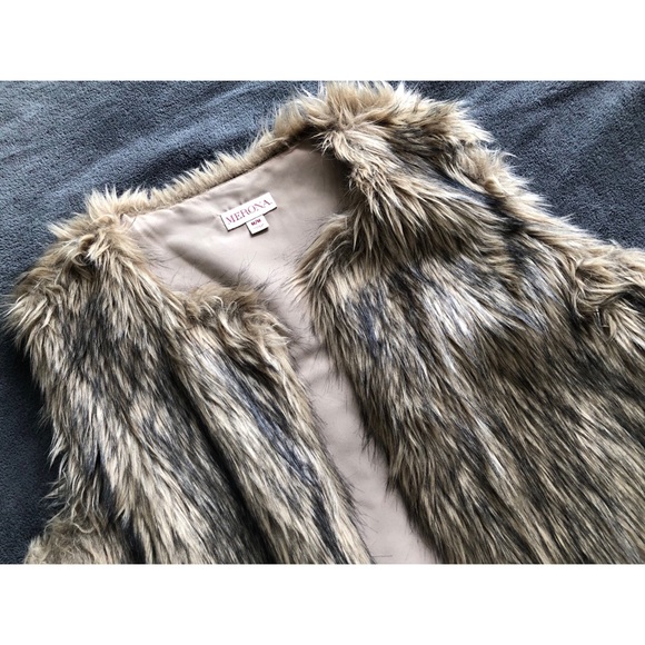 Cute Faux Fur Vest! - Picture 2 of 2